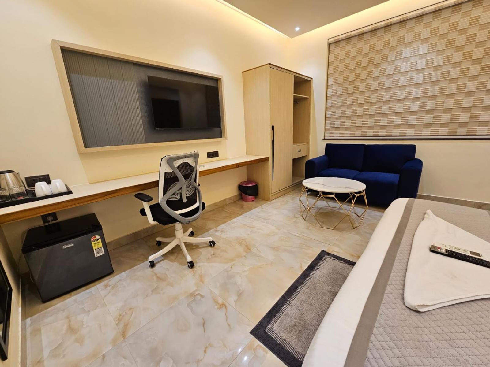 Hotel The Glass House Greater Noida Exterior foto