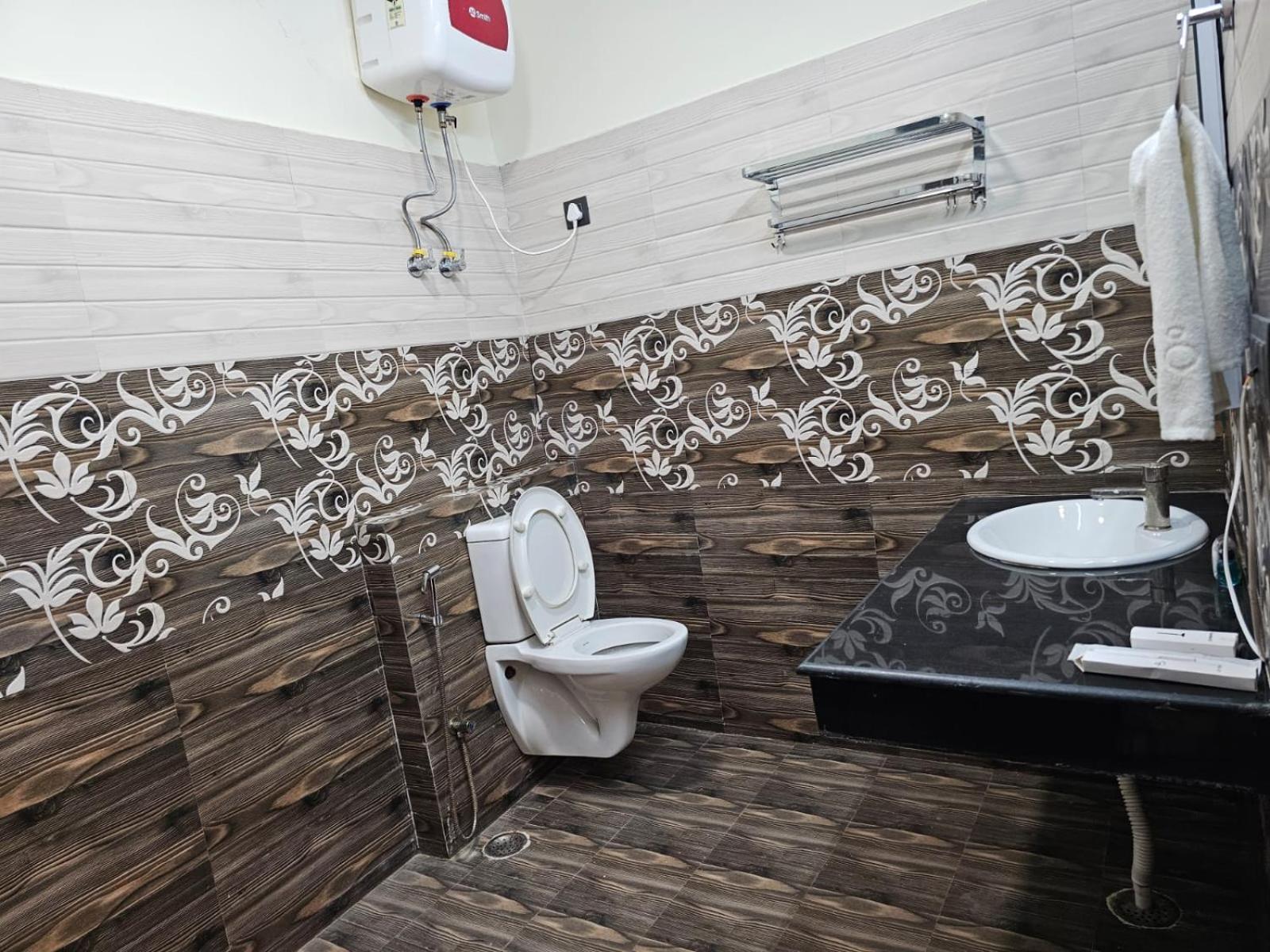 Hotel The Glass House Greater Noida Exterior foto