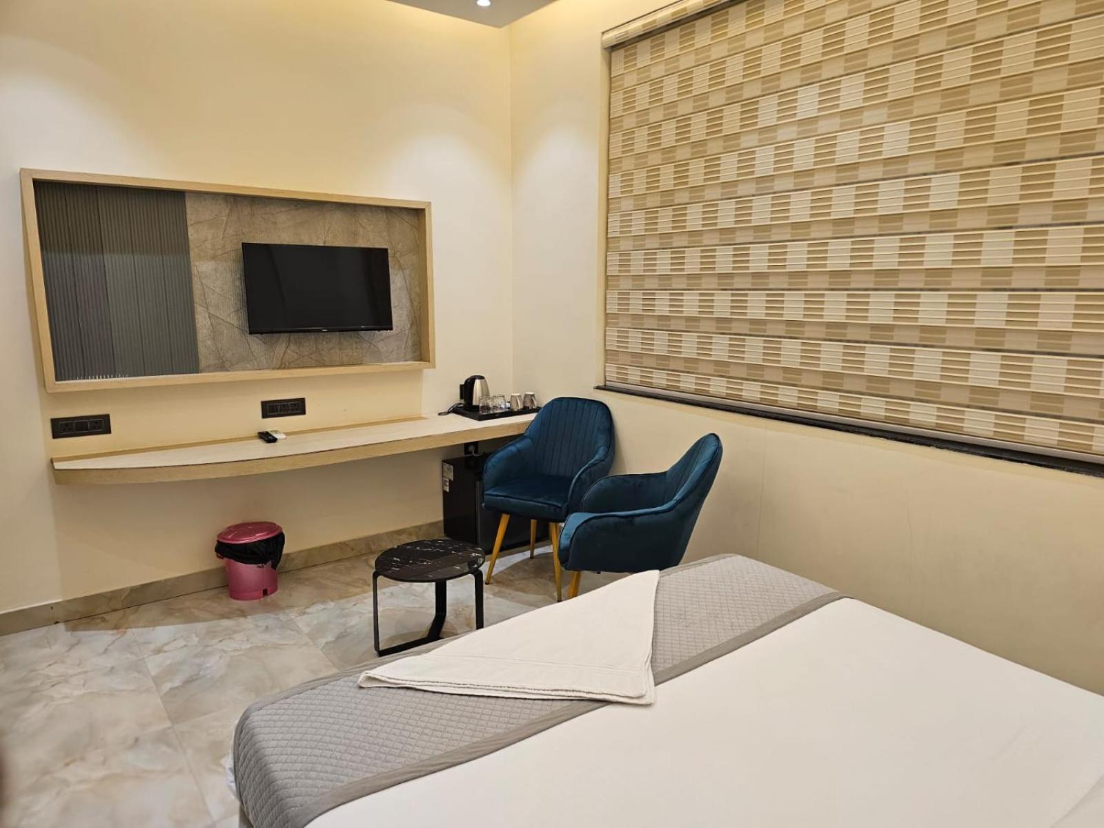 Hotel The Glass House Greater Noida Exterior foto