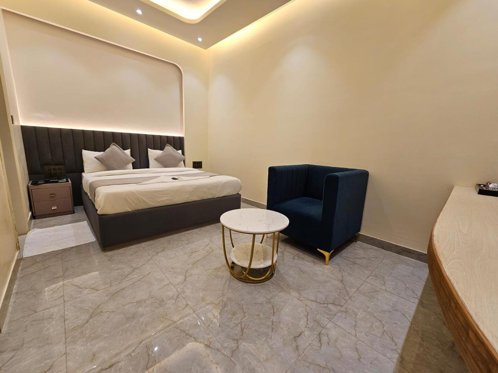 Hotel The Glass House Greater Noida Exterior foto